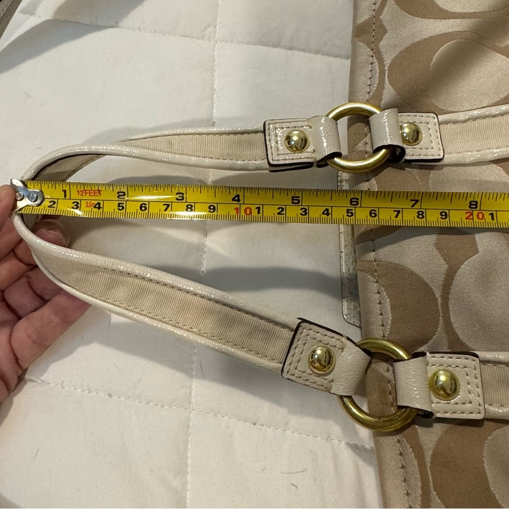 Coach Bucket Style Signature logo with Heart Accents - Picture 12 of 15